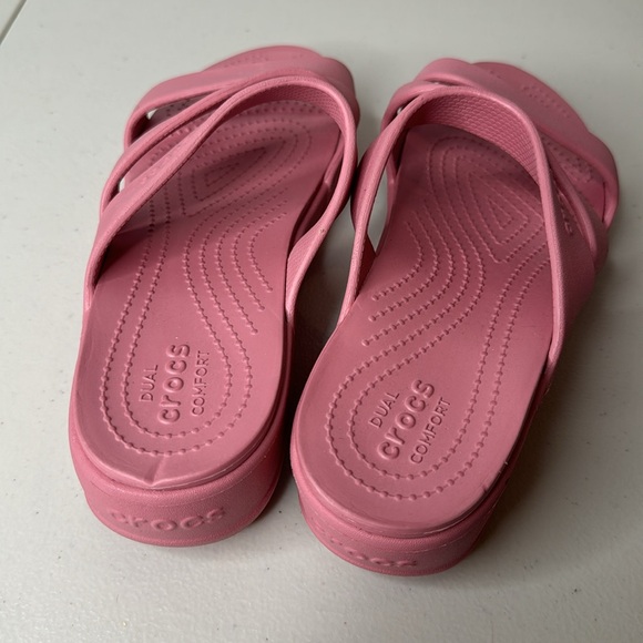 Crocs pink sandals for women size 9- new - Picture 3 of 7